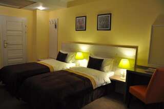 Отель Загородный Клуб ШишкиНН Resort&Spa Сновянка Стандартный двухместный номер с 2 отдельными кроватями-1